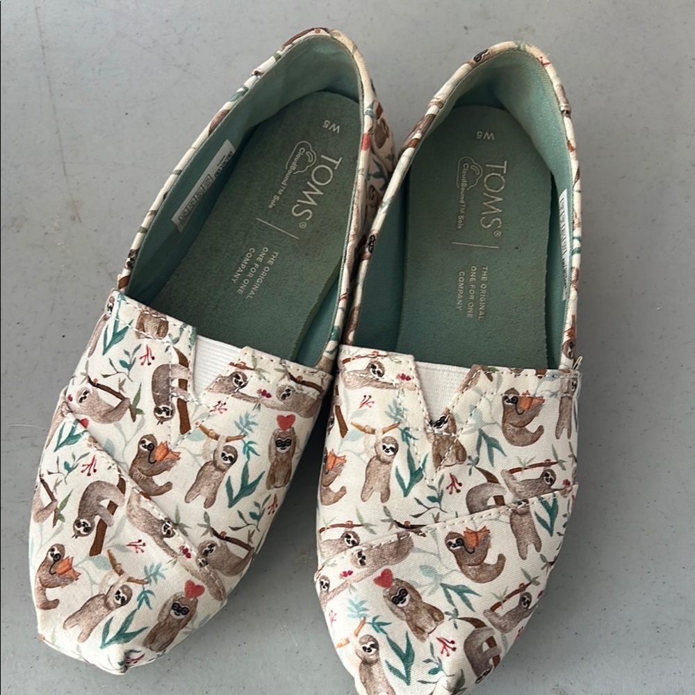 Toms Cream Moccasins with Nature-Inspired Print
